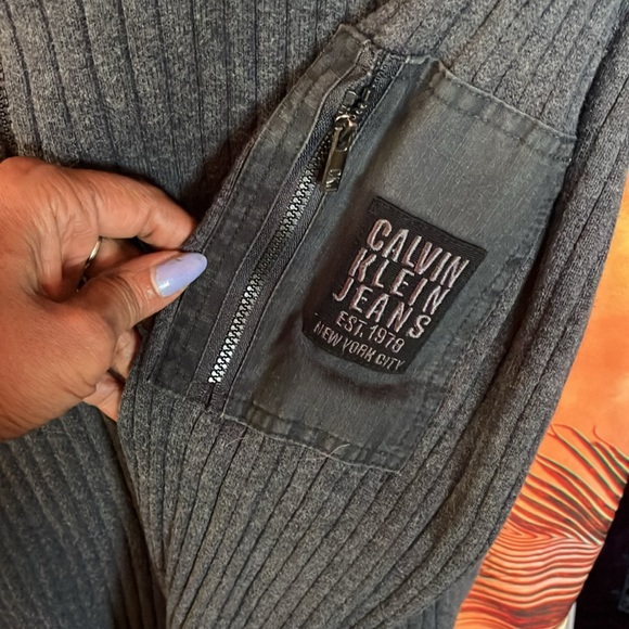 Calvin Klein sweater - Picture 6 of 7